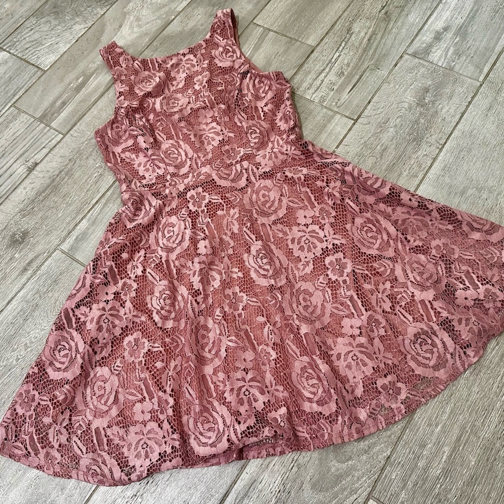 Chic Floral Lace Mini Dress